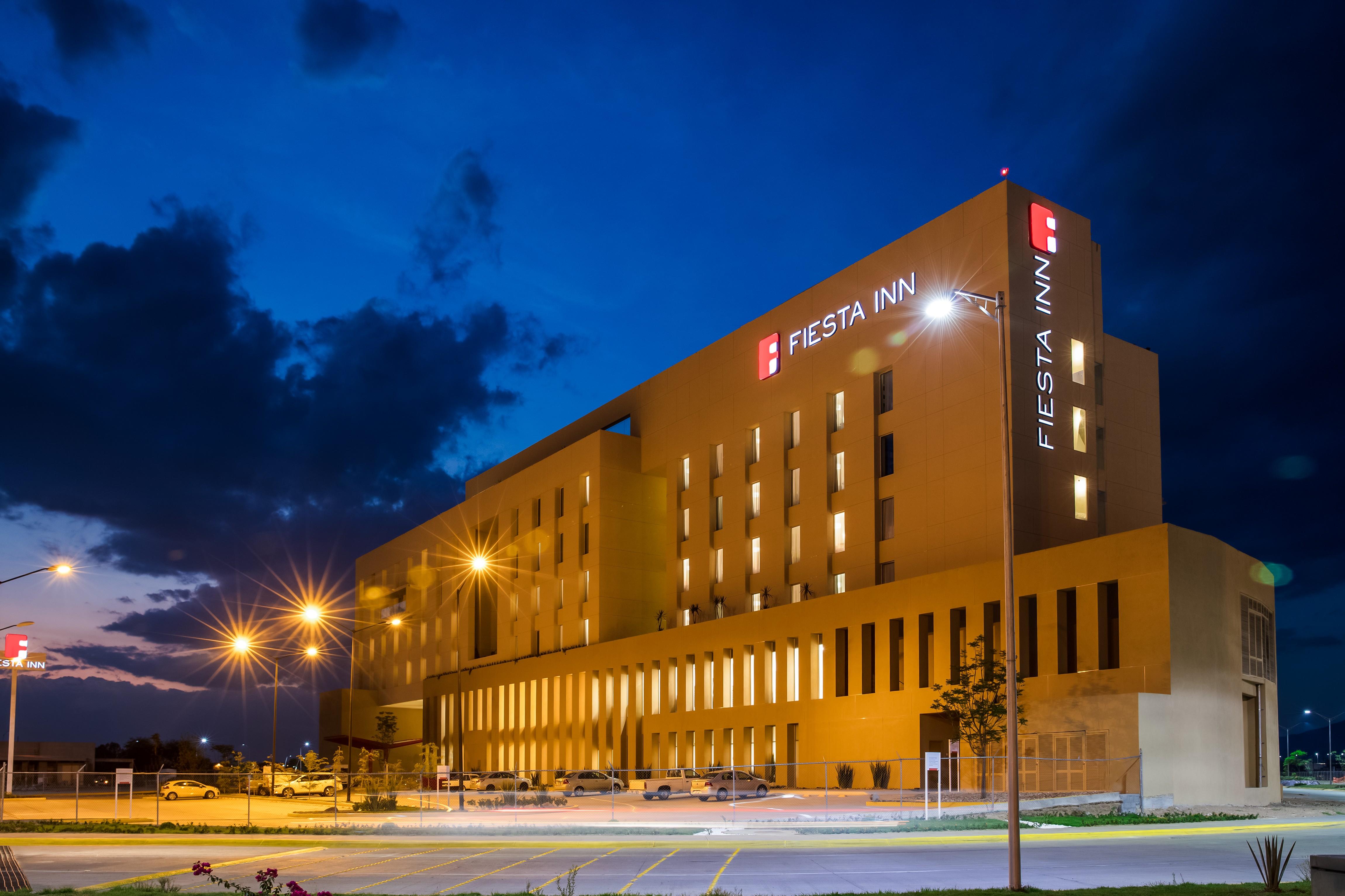 Fiesta Inn Silao Puerto Interior Zewnętrze zdjęcie